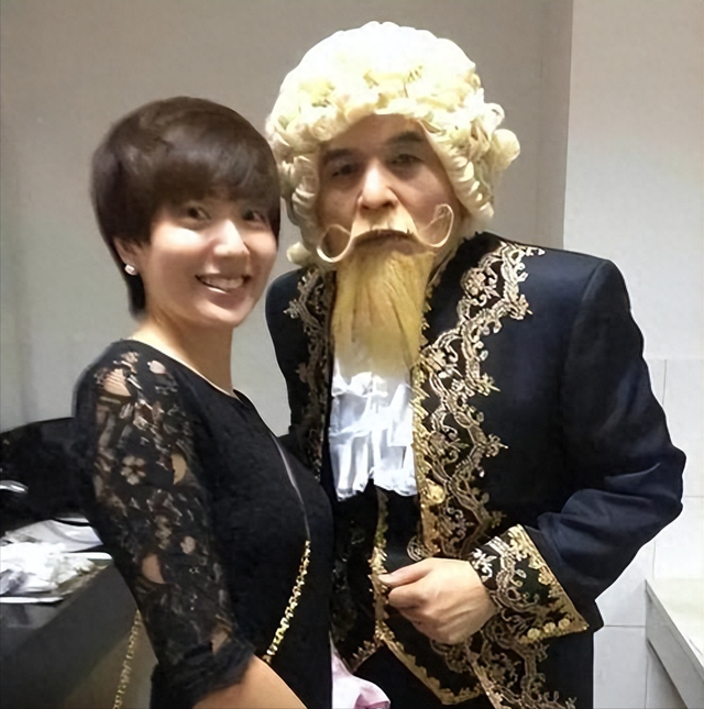 原来她就是毕福剑的关门弟子，师傅落魄不离不弃，现状曝光太意外