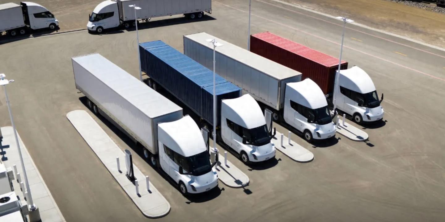 2026年2月特斯拉Semi电动重卡怎么样?优缺点全解析