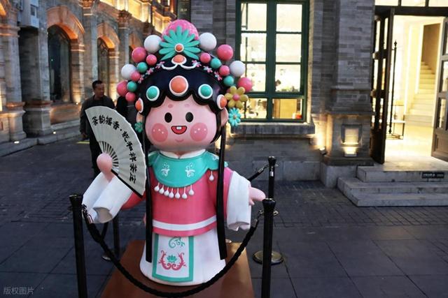 太原钟楼街各式卡通雕塑惹人爱