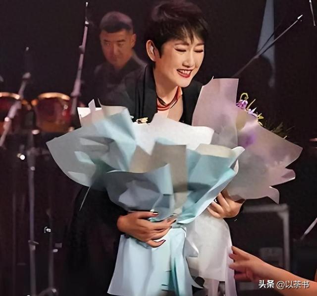 事实证明，和王刚离婚24年的成方圆，已经变成了他高攀不起的样子