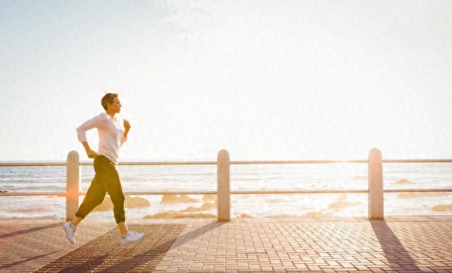 别猜了！常年跑步的人	，一眼就能认出：3个“专属特征”藏不住