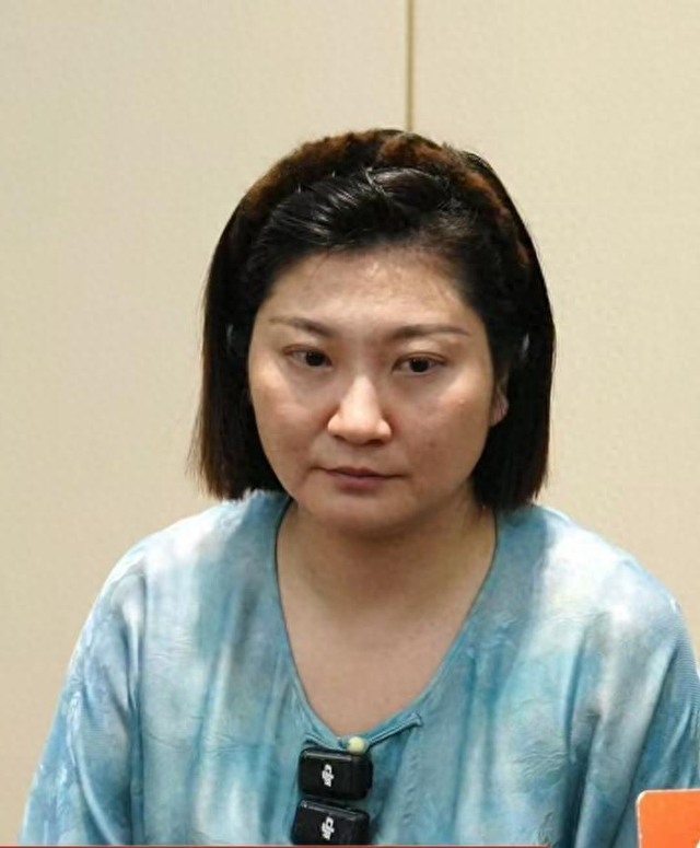 泰国坠崖孕妇离婚案一审未当庭宣判 王暖暖下意识称呼男方为“前夫”：法律上他是我的丈夫，在我的概念里是前夫