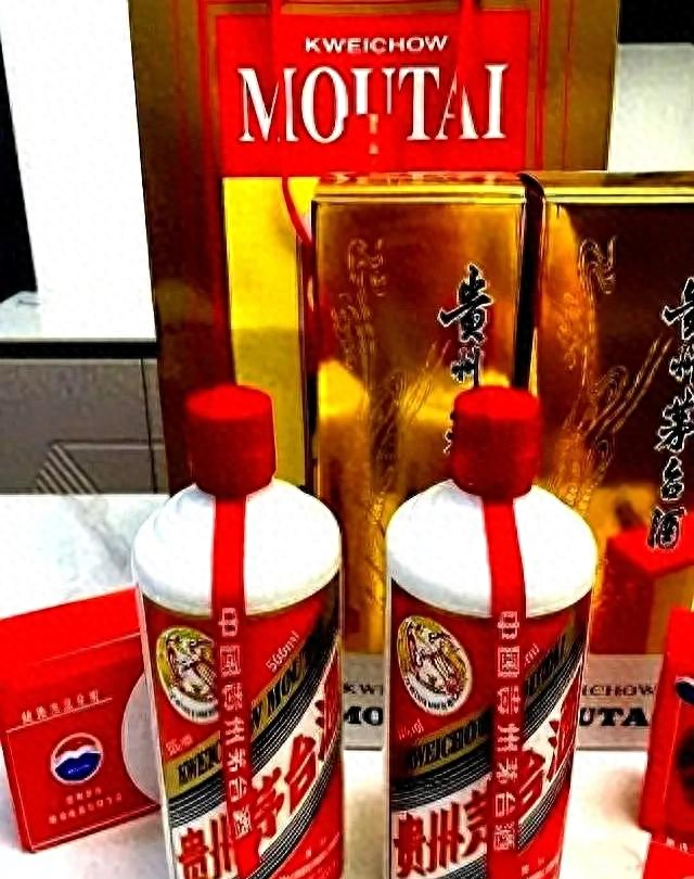 茅台员工坦言：买茅台送的小杯子，不是用来喝酒的，其另有深意！