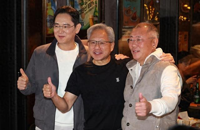 英伟达放大招，联手三星、SK部署26万颗芯片，帮韩国搞"AI大基建"