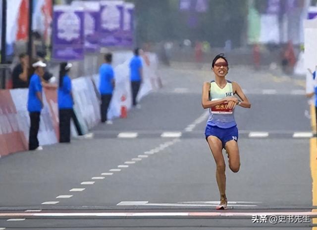 “最快女护士”再起风波！本人账号清空，官媒发声，白岩松被牵连