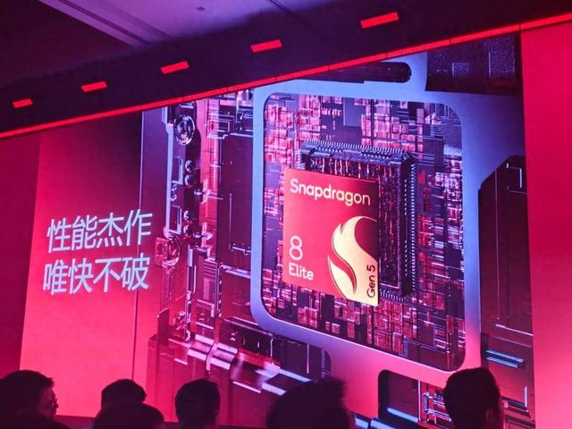 高通祭出全球最快移动SoC！卢伟冰携全球首发小米17Pro现身