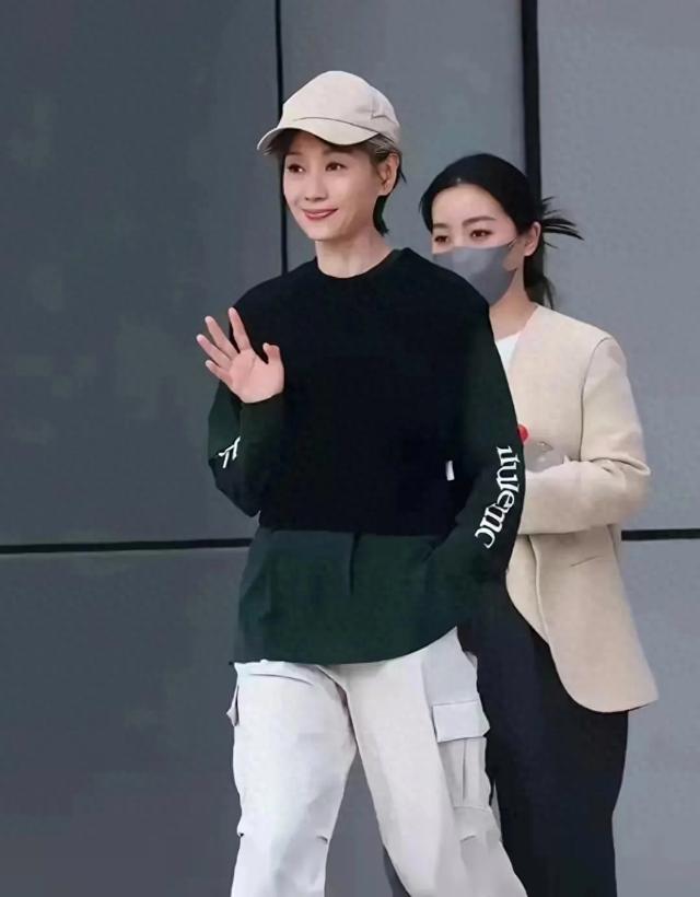 难以相信！她已经61岁了，看起来竟然像三四十岁的样子！