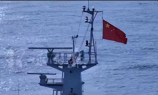 黄岩岛的主权已定	，中国升起五星红旗，马科斯却邀请普京来菲一叙
