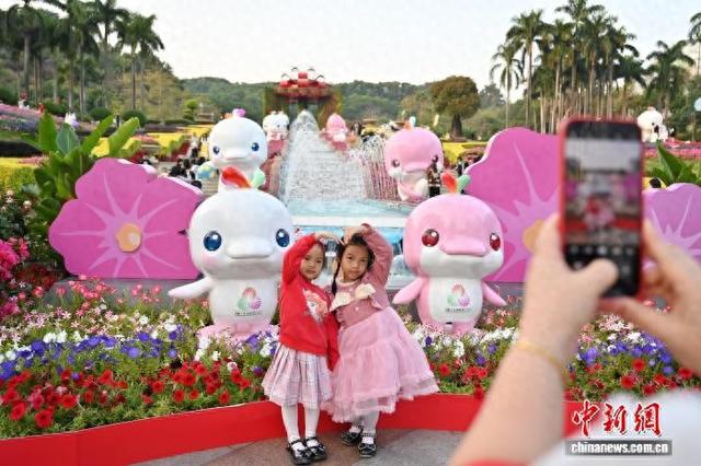 广州云台花园变身“大湾鸡主题乐园”