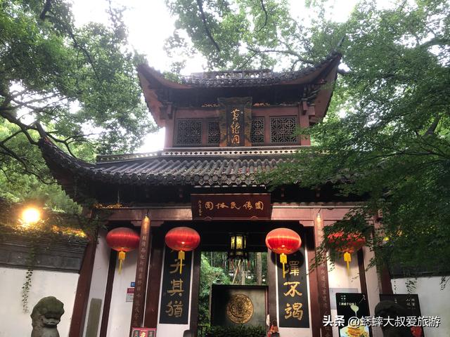 老杭州人才知道杭州登山路线，一路古迹拉满，80%游客都说好！
