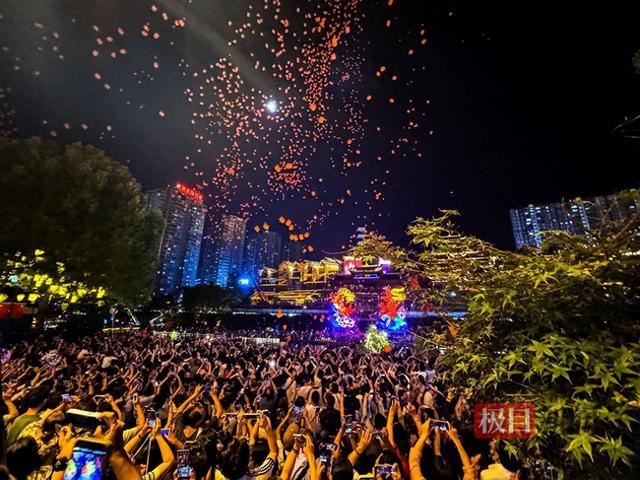 国庆假期湖北A级景区迎客2036余万人次，恩施机场出入境9成是外宾