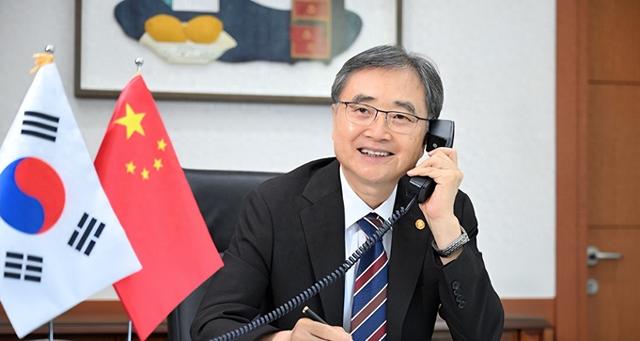 中方刚确认出席朝鲜阅兵，还不到24小时，就接到了韩国外长的电话