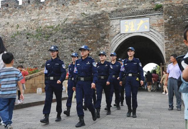 大理国庆护游：“警伴美景行”平安暖人心