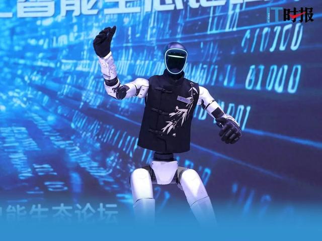 在“史上最火”WAIC 中国电信首次发布AI全景图谱