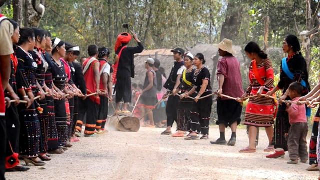 在中国最后一个原始部落，翁丁人“扮演”翁丁人