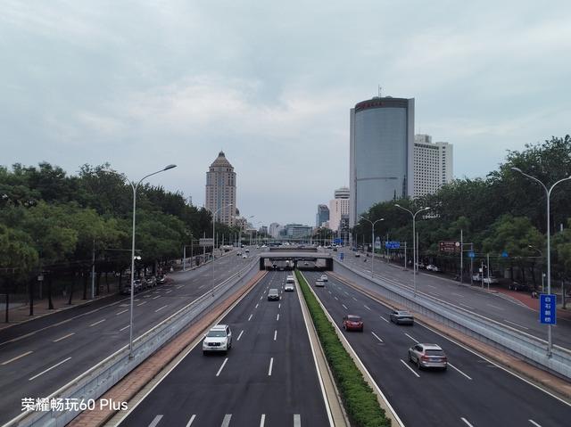 中秋节漫步京城，竟被一份久违的报纸	，让绵绵二十八年的思念加剧