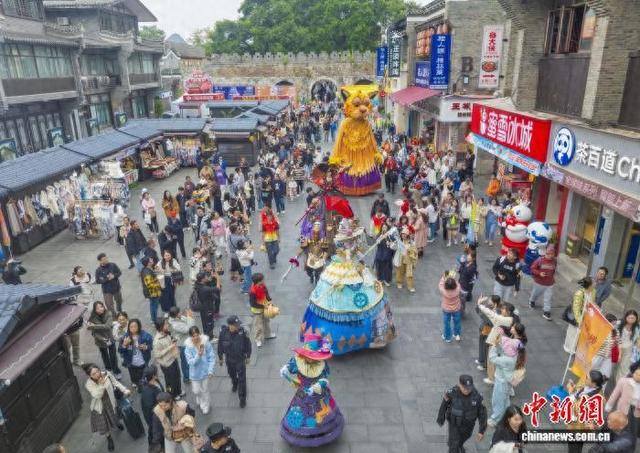 戏剧漫游桂林城  “爱丽丝”带游客赴山水奇幻之约