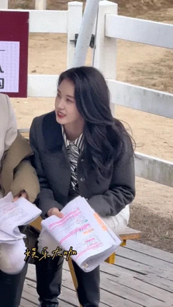 “短剧女王	”郭宇欣真实颜值曝光，方脸龅牙大粗腿	，26岁模样成熟