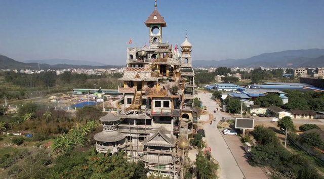 广西网红“怪楼”打卡攻略！一农民砸2000万亲手打造！