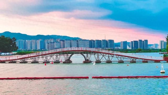 Citywalk、绿道骑行、逛吃集市……解锁昆明新晋网红开合浮桥的N种玩法！快收藏，周末冲~