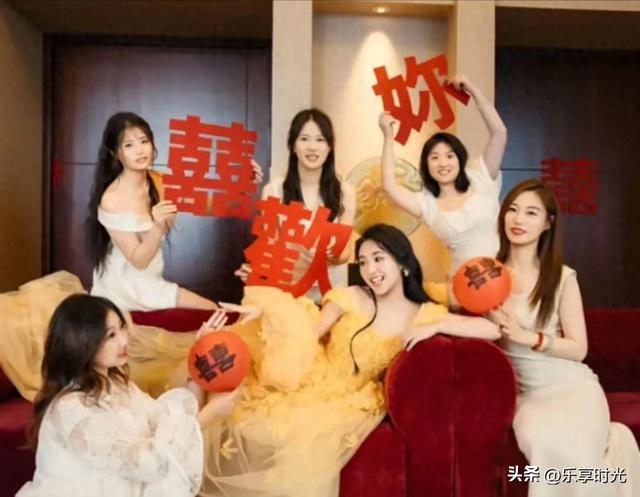 金龟子王宁女儿北京办婚礼，亲家母露面，180高个穿着旗袍好贵气