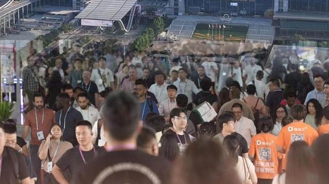 视频｜陆地狂奔，水里畅游！逻腾两栖球型机器人从中国科幻大会“……