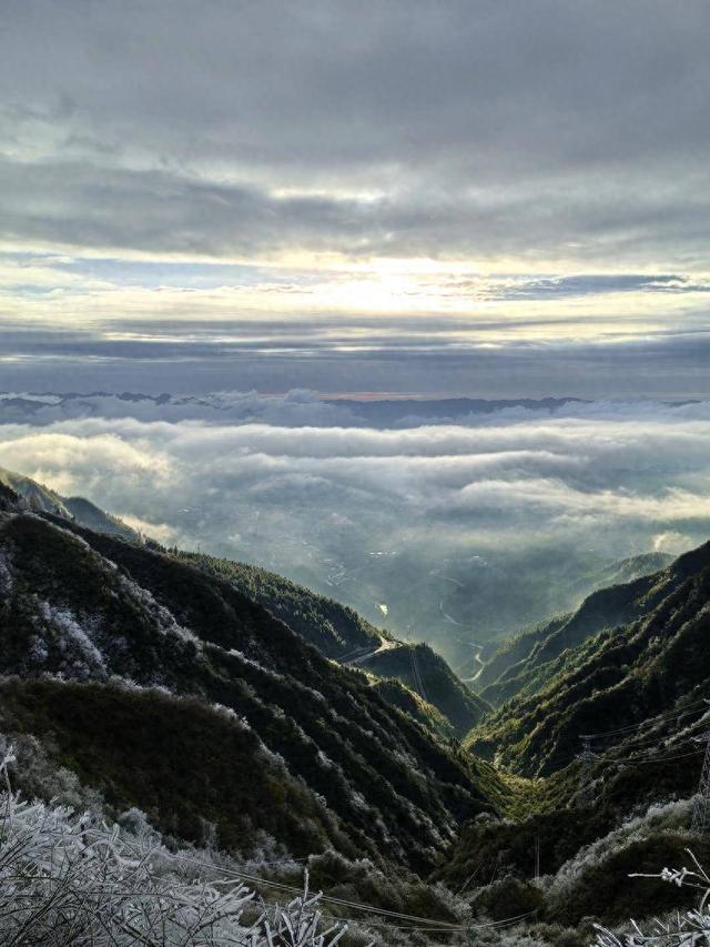 鹤峰：大垭之巅邂逅云海雪韵