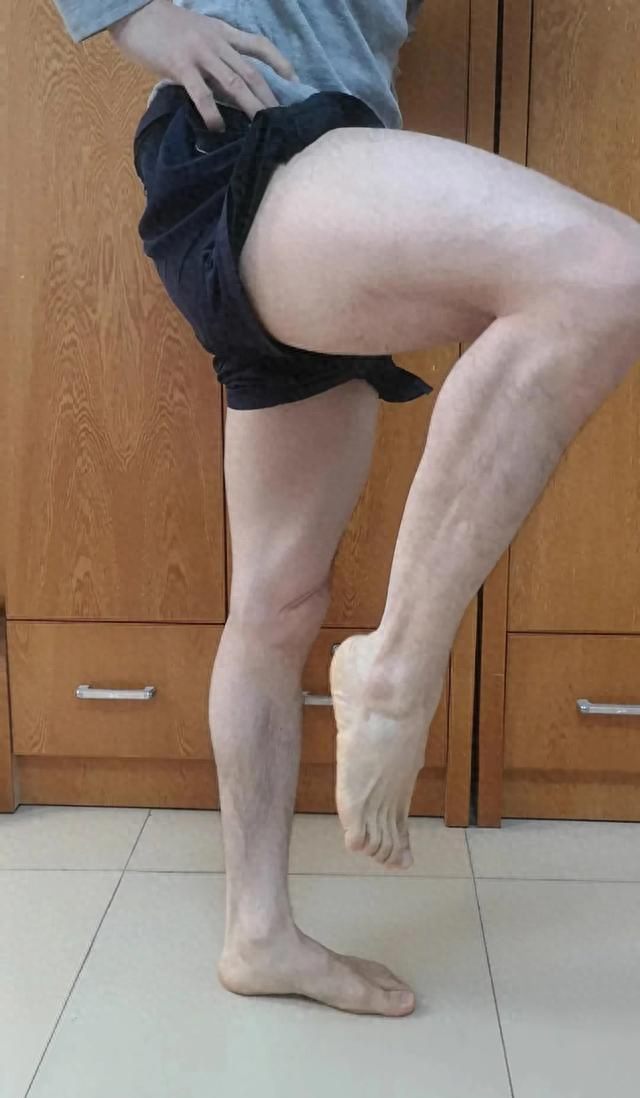 居家健身对身体最直接最有用的三个动作，比跑步方便，锻炼效果好