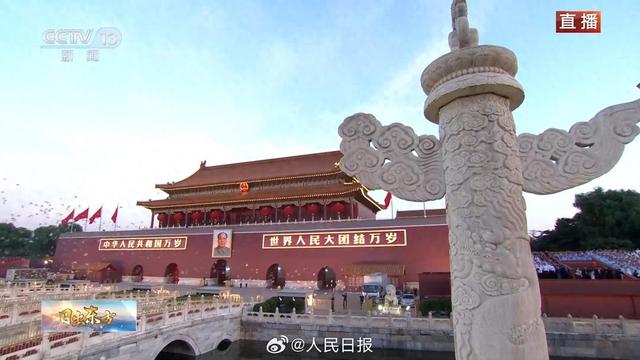 10月1日，天安门广场放飞1万羽和平鸽