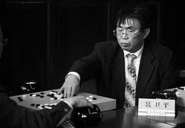 从误打误撞学围棋到成为“棋圣	”，聂卫平人生如棋