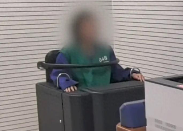 女子蛮横霸座后续，要打110抓乘警，被扣押后仍撒泼，警方出手！