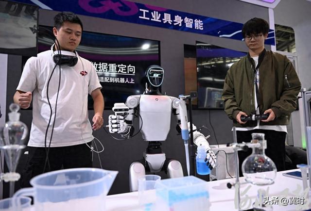 聚焦2025中国国际数字经济博览会丨打卡数字展馆 体验未来生活