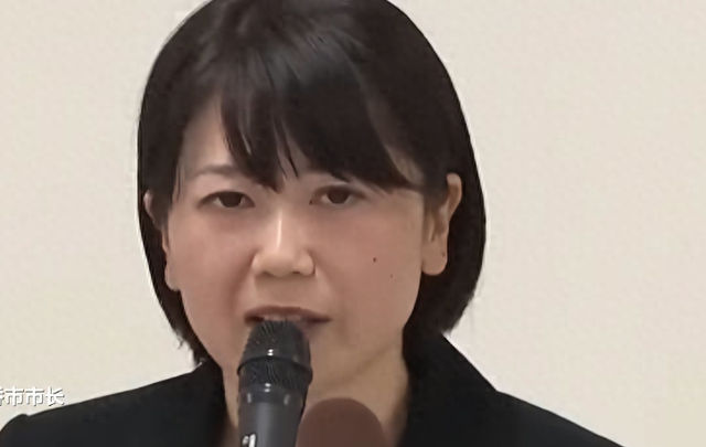 43岁前市长与已婚下属多次开房	，辞职后再次当选