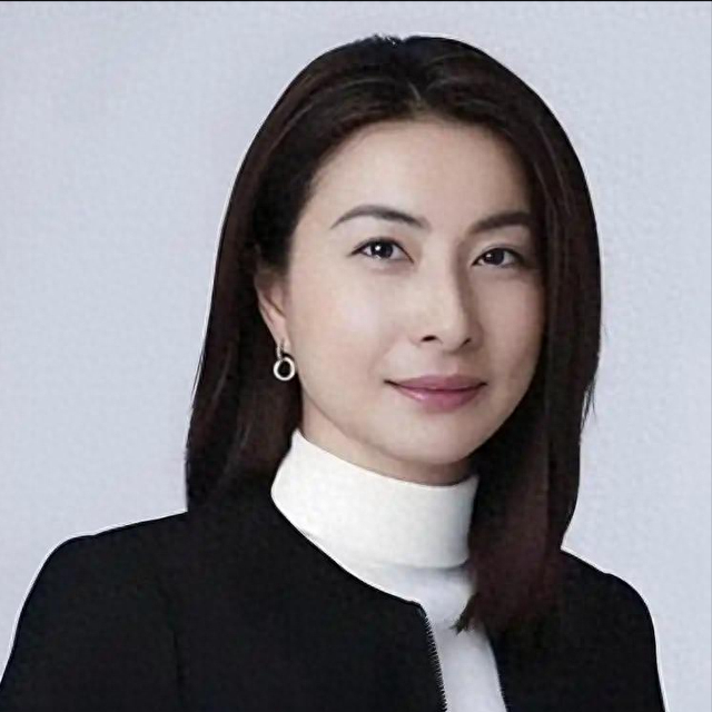 霍震霆没想到，44岁儿媳郭晶晶再次官宣喜讯，让整个阔太圈沉默了