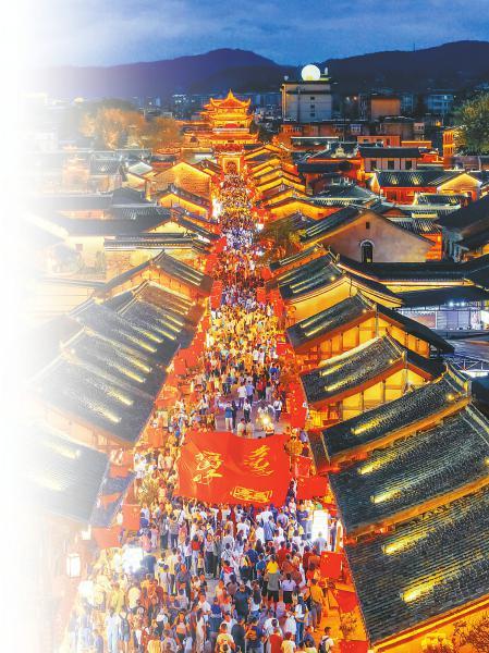 四川多个景区再迎“客满”