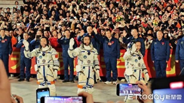 出征！神舟21号创3突破　欢送航天员「万无一失、圆满成功」
