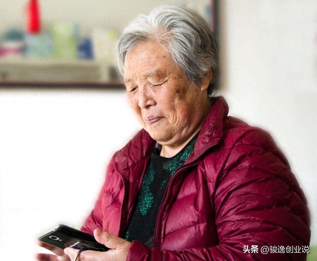 为何中老年沉迷短剧？6.96亿用户背后的情感荒漠与资本狂欢