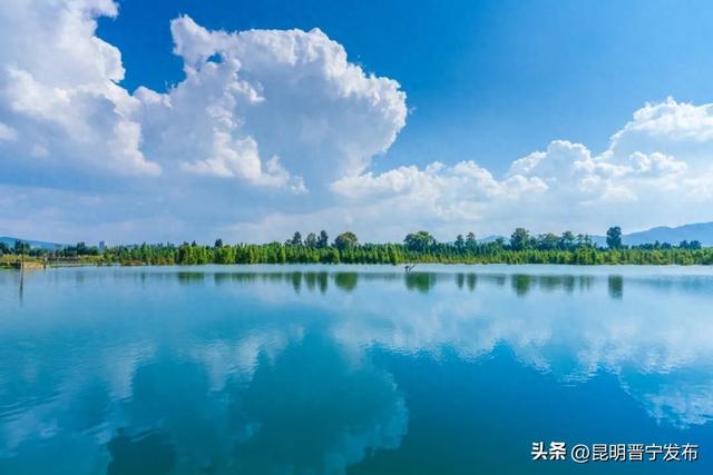 滇池南岸好风光——天光湖影共酿一夏清欢