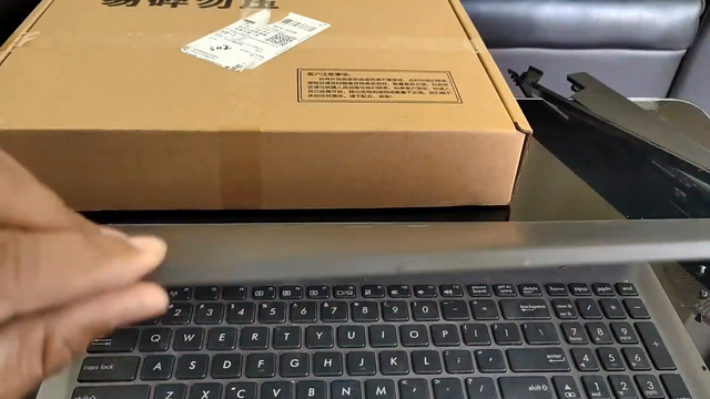华硕笔记本更换屏幕的过程