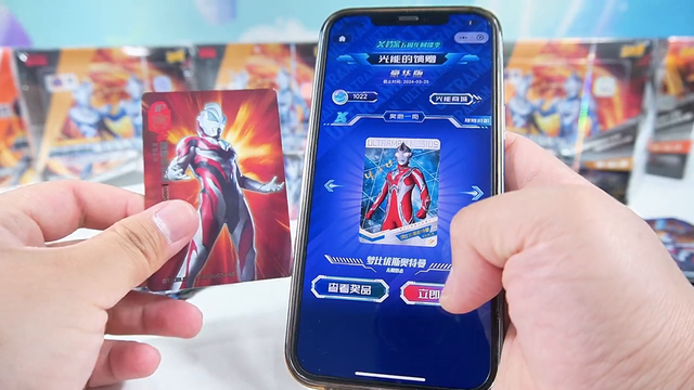 终于拆到奥特曼卡豪华35弹了 #卡片