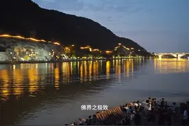 洛阳-龙门石窟可以发现最早的剪刀手佛，是中国三大石窟之一图片