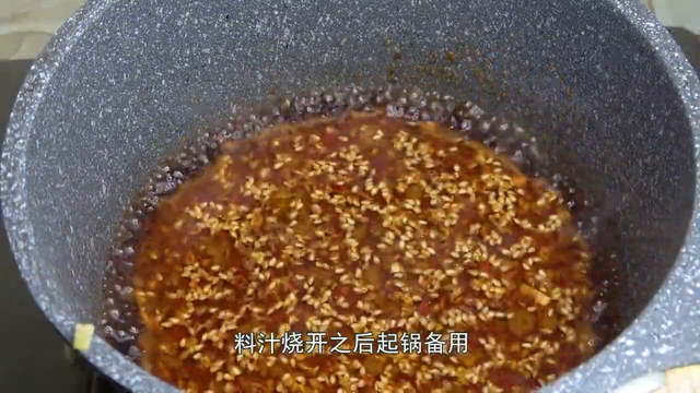 豆腐又出新吃法，大厨教你做砂锅肉末豆腐，鲜香下饭，营养解馋