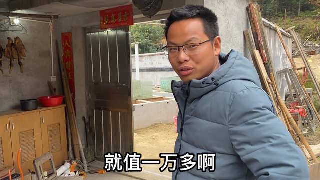 江西大山深处独住一户人家，一年收入100多万，难怪他不愿意搬