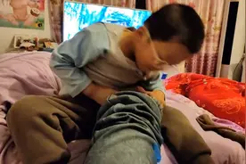 帮妈妈脱袜子#袜子都没反应过来图片