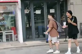 被吓一跳的真实反应，原谅我不厚道的笑了 #吓一跳#搞笑图片