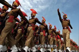 印度女兵阅兵搞笑视频笑翻全场图片