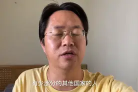 中国公民入境越南被索要小费，大叔搞个骚操作，气得海关牙痒痒图片