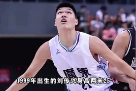 25岁效力8支球队，离开CBA三年赚千万，淘金归来的刘传兴图片