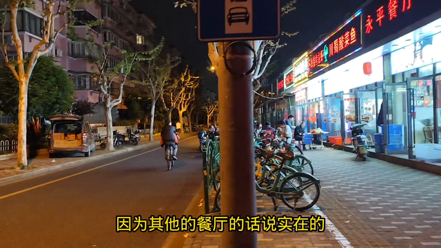小伙在上海郊区吃了个鸡腿饭，结账差点吓到，这价格很意外！