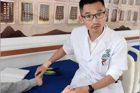 【矫形鞋垫纠正】一个平足的小朋友图片